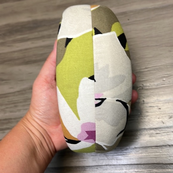 VERA BRADLEY GLASS CASE - Picture 6 of 14